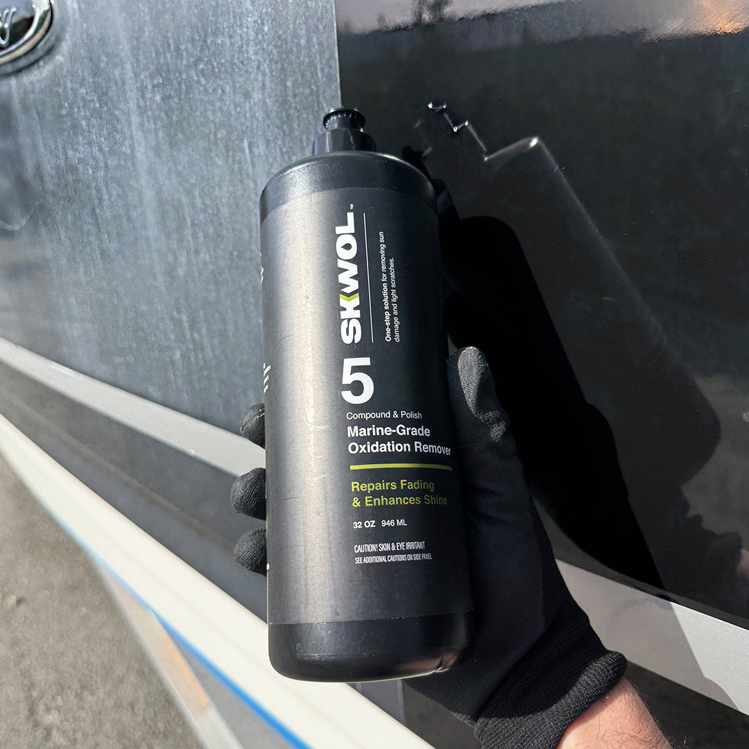 SKWOL™ Oxidation Remover quickly eliminates oxidation, bringing back a smooth, high-gloss finish to your boat’s surface.